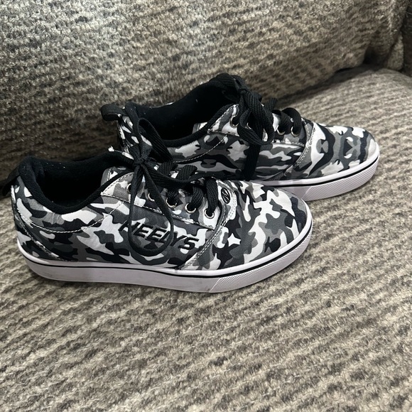 HEELY’S Boys Pro 20 Gray/Black/White Camo Skate shoes, size 5 - Picture 4 of 9